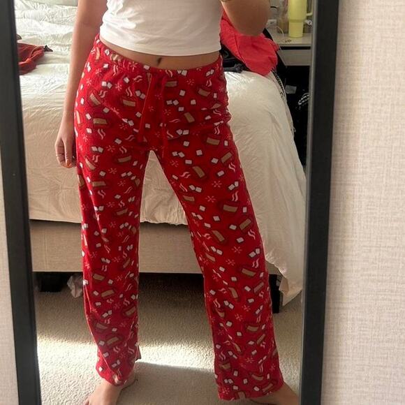 Red and white christmas hot chocolate pajama pants - Picture 2 of 8